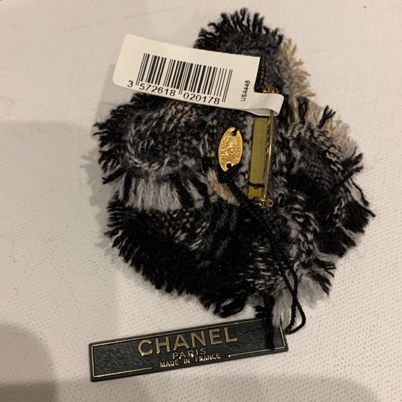 RARE 🦄 CHANEL🖤New Tweed Frayed Fray Raw Edge Camellia Flower Floral Brooch Pin - Picture 7 of 16